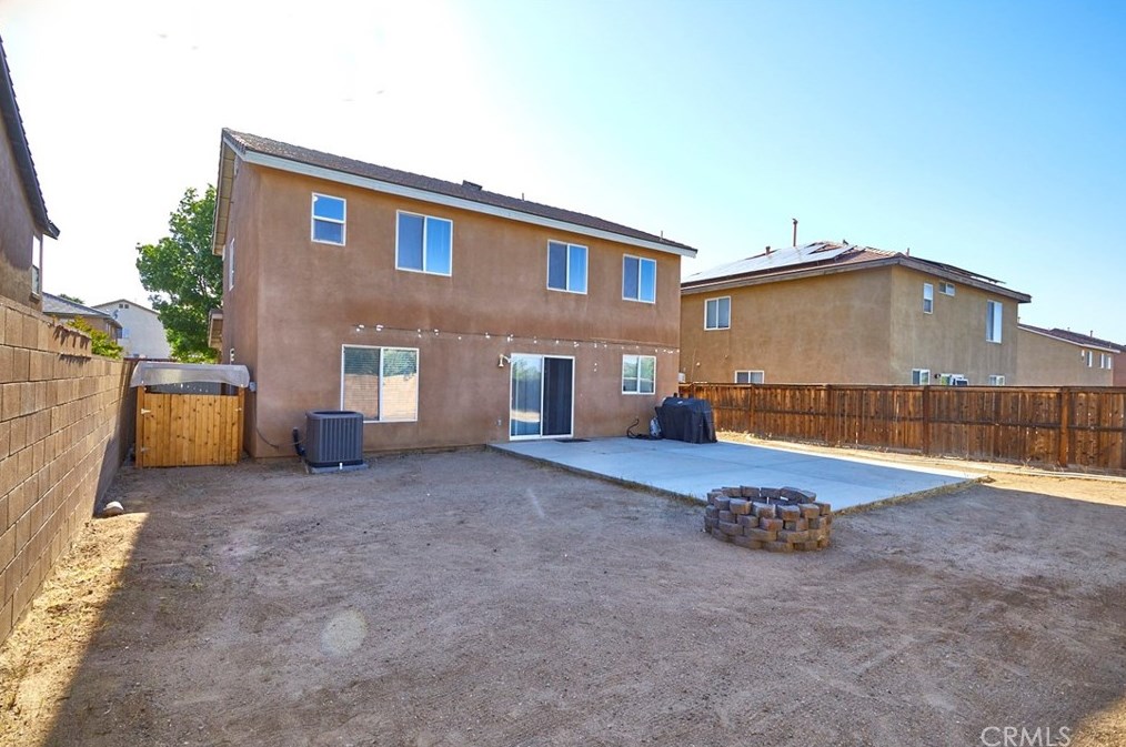 9385 Sapphire Ave, Hesperia CA  92344-4682 exterior