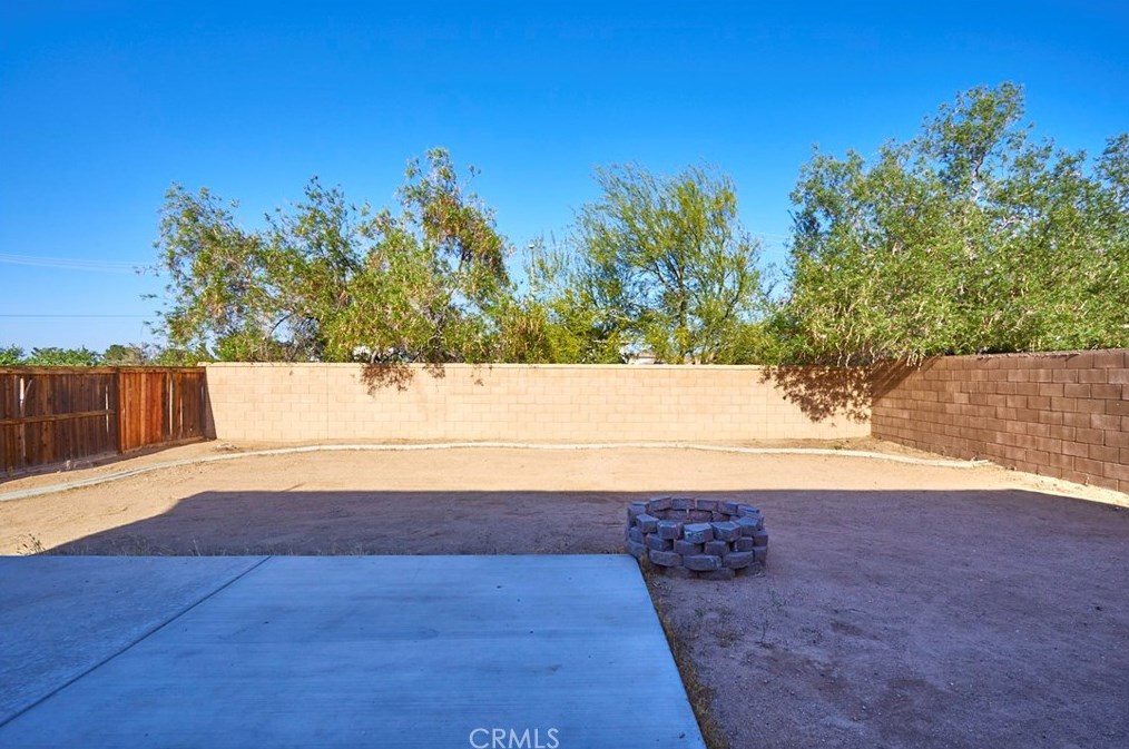 9385 Sapphire Ave, Hesperia CA  92344-4682 exterior
