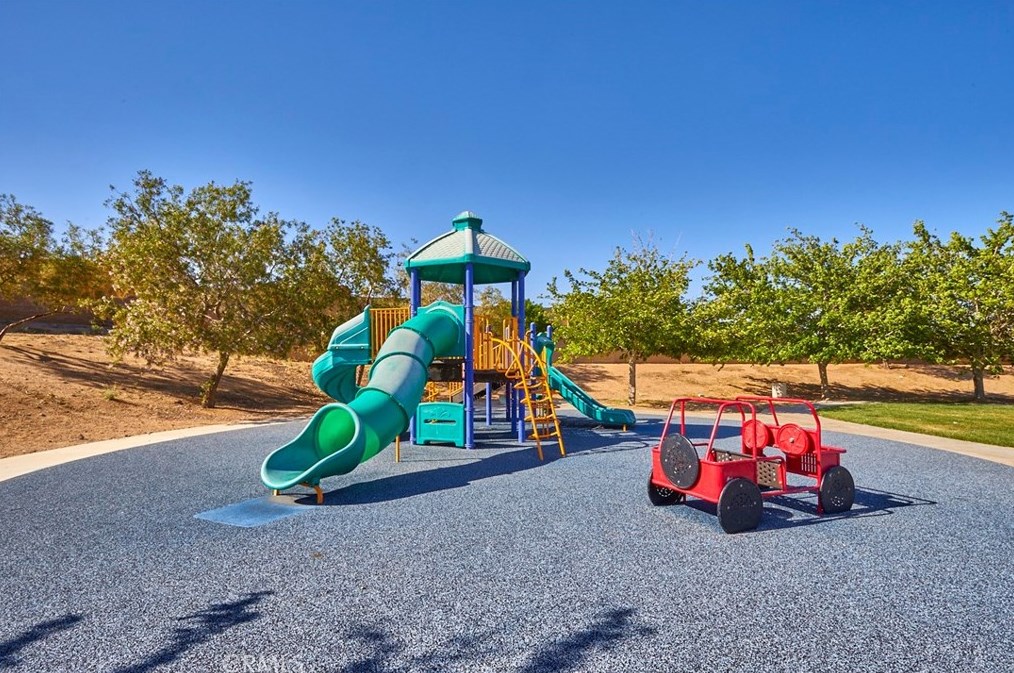 9385 Sapphire Ave, Hesperia CA  92344-4682 exterior