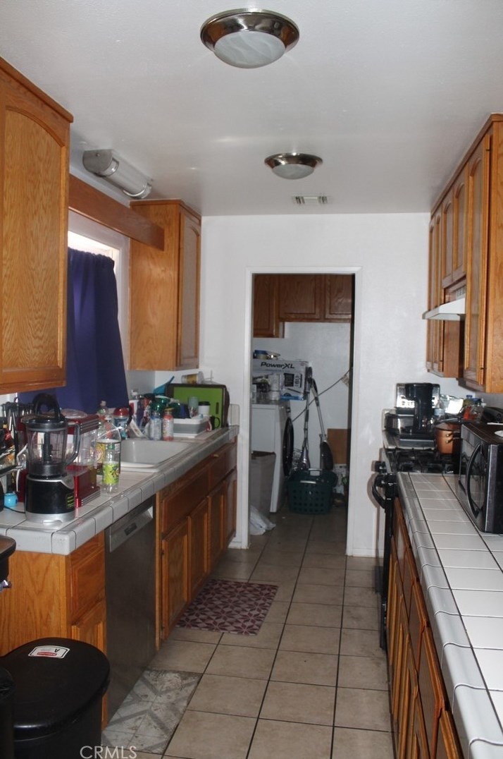 45548 5th St, Lancaster CA  93535-2025 exterior