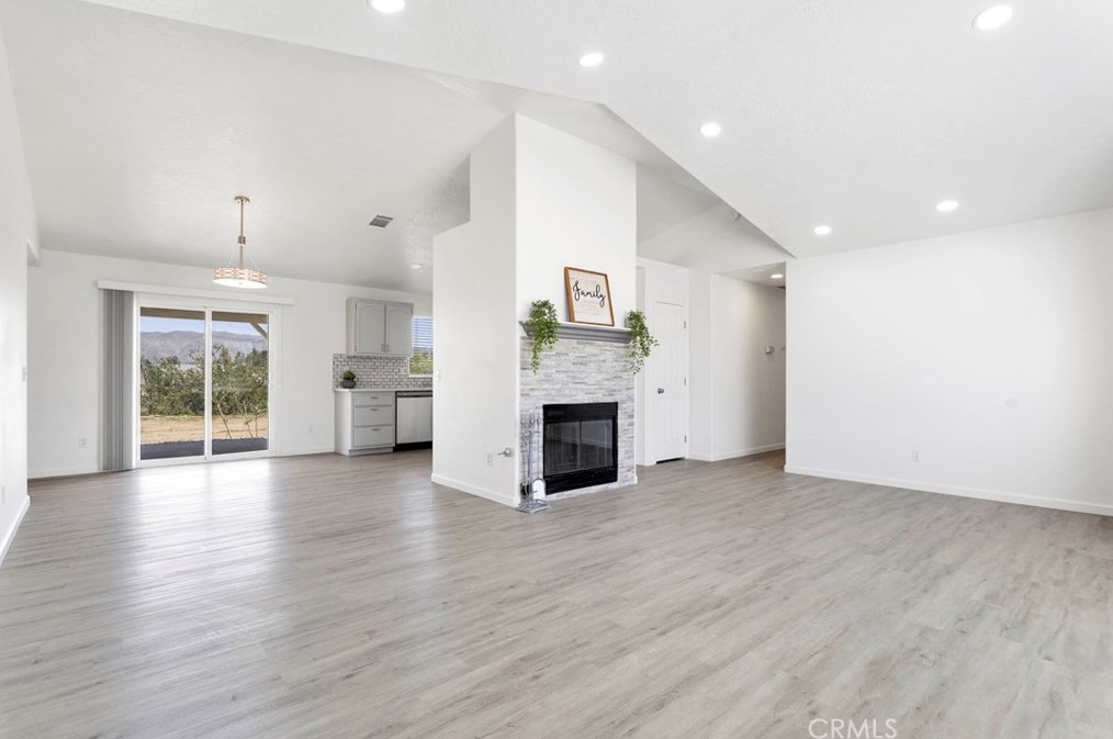 8951 Grapefruit Ave, Hesperia CA  92345-6514 exterior