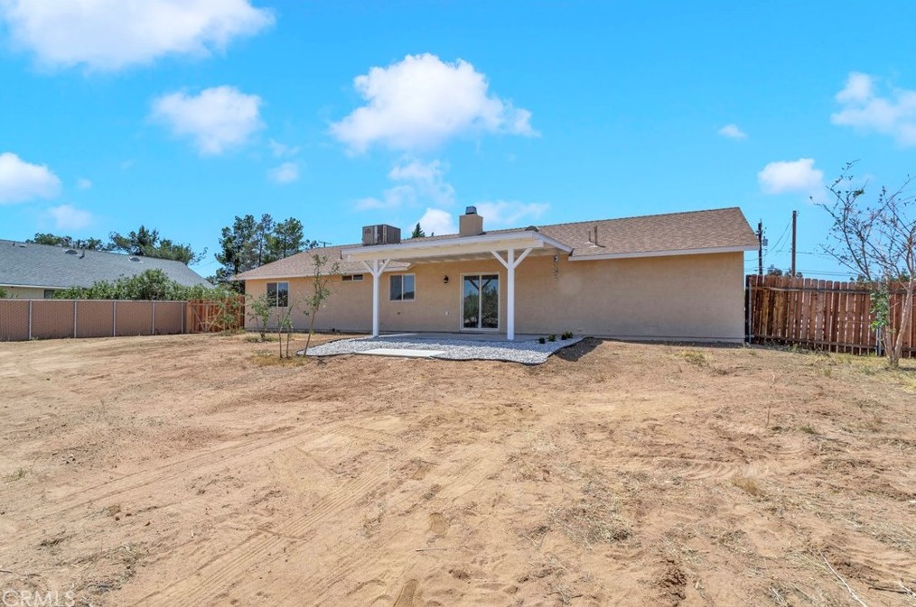 8951 Grapefruit Ave, Hesperia CA  92345-6514 exterior