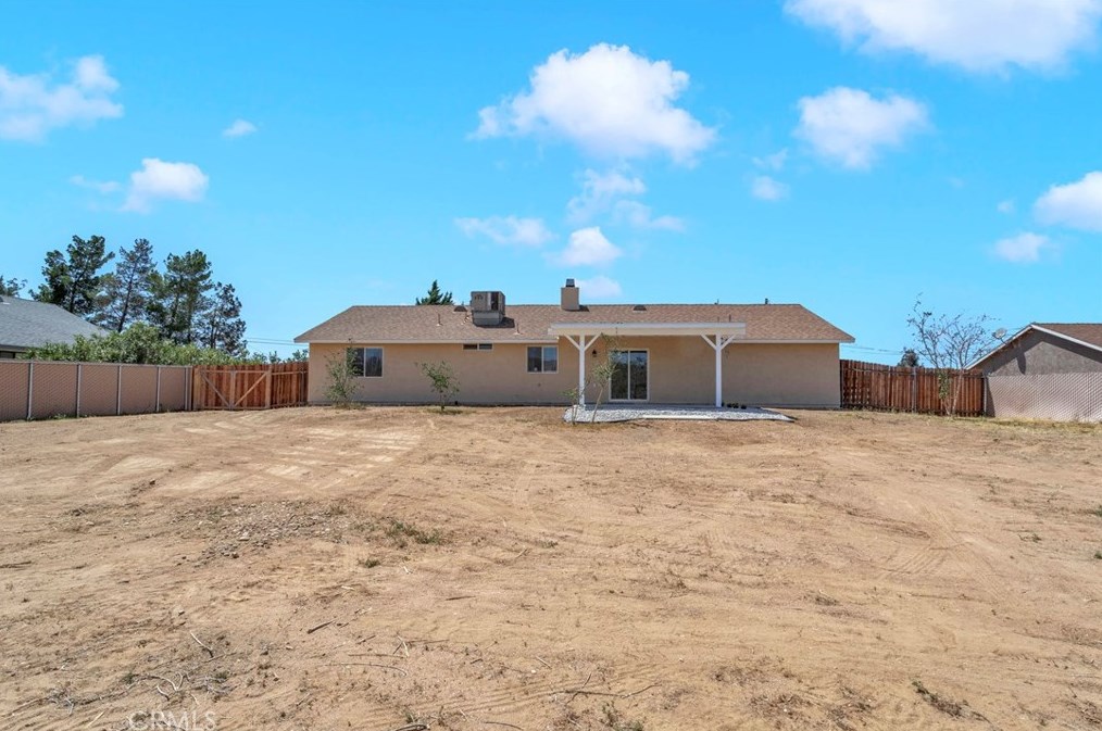 8951 Grapefruit Ave, Hesperia CA  92345-6514 exterior