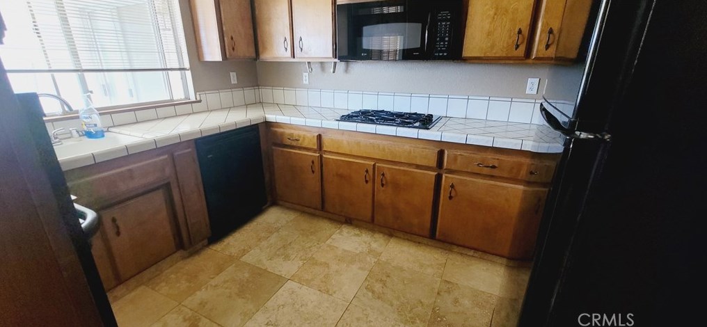 9233 La Grange Ave, Hesperia CA  92345-6452 exterior