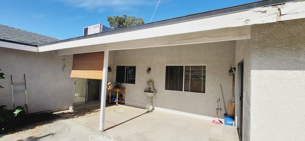 9233 La Grange Ave, Hesperia CA  92345-6452 exterior