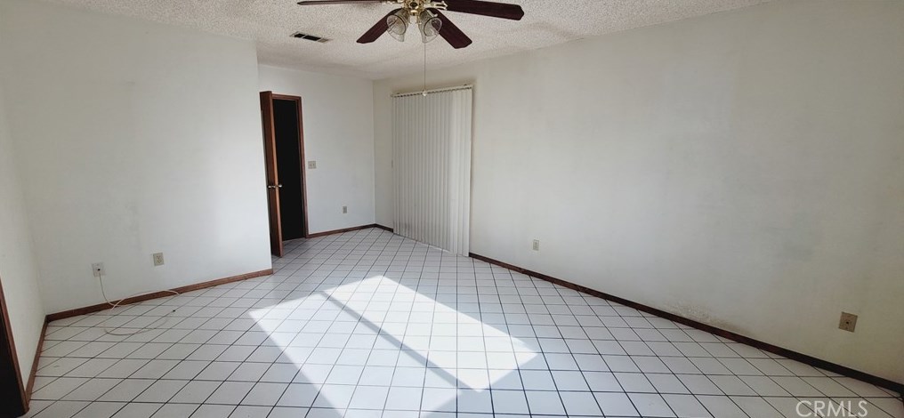 9233 La Grange Ave, Hesperia CA  92345-6452 exterior