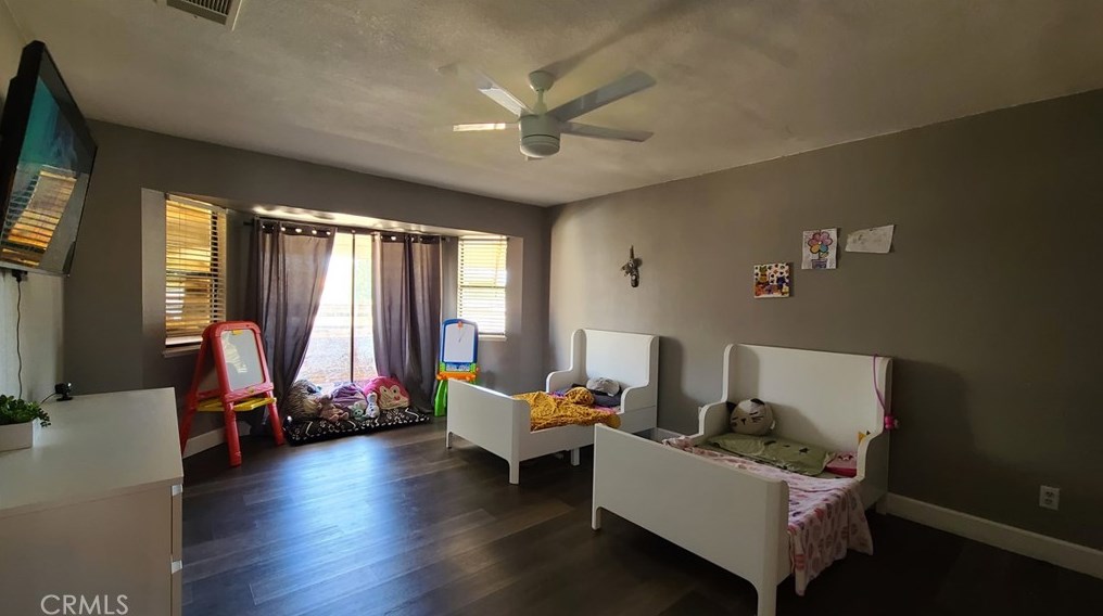 17640 Walnut St, Hesperia CA  92345-6211 exterior