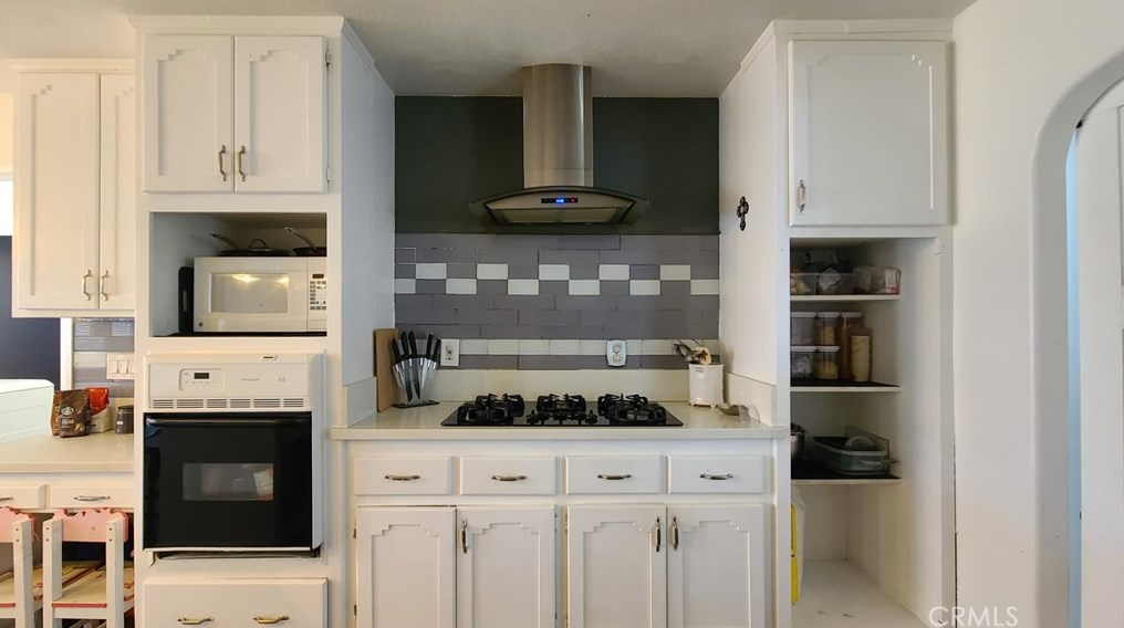 17640 Walnut St, Hesperia CA  92345-6211 exterior
