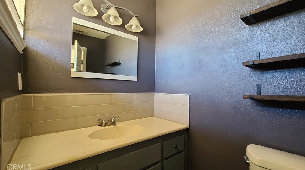 17640 Walnut St, Hesperia CA  92345-6211 exterior