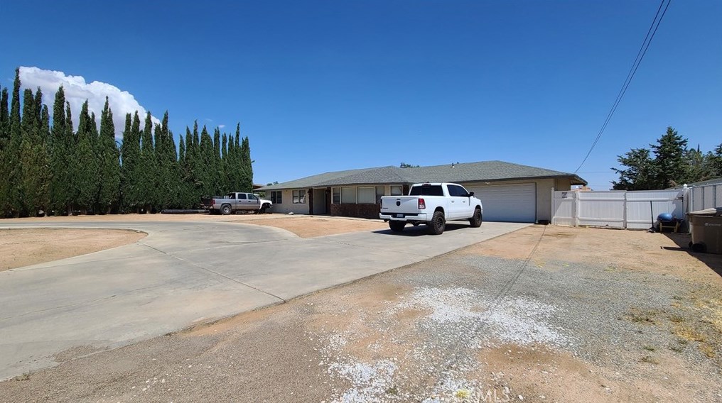 17640 Walnut St, Hesperia CA  92345-6211 exterior