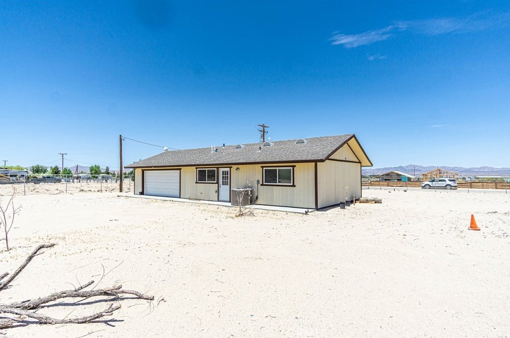 36061 Sage St, Lucerne Valley CA  92356-7730 exterior