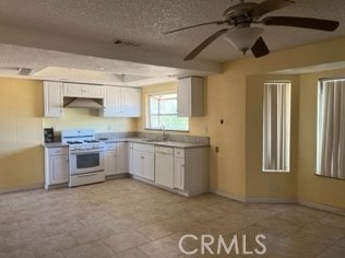 14990 Dakota Rd, Apple Valley CA  92307-3413 exterior