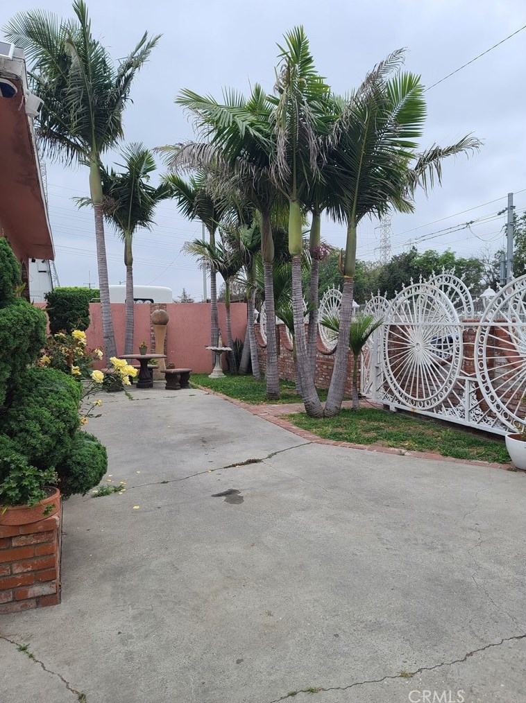 8900 Graham Ave, Los Angeles CA  90002-1434 exterior