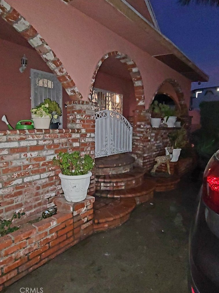 8900 Graham Ave, Los Angeles CA  90002-1434 exterior