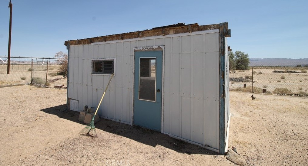 47879 Silver Valley Rd, Newberry Springs CA  92365-9114 exterior