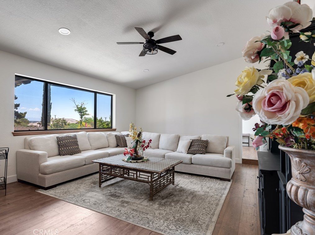 14795 Apple Valley Rd, Apple Valley CA  92307-5105 exterior