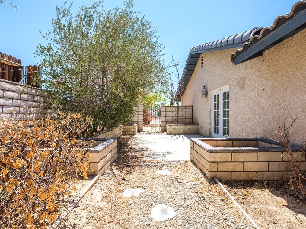 14795 Apple Valley Rd, Apple Valley CA  92307-5105 exterior