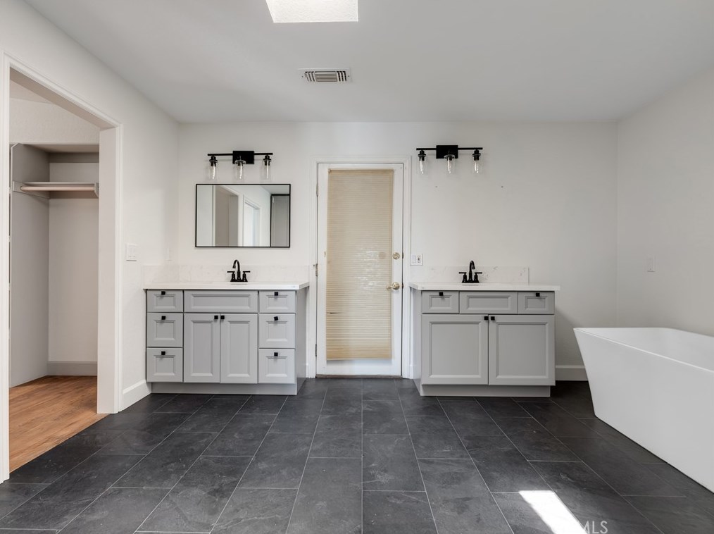 14795 Apple Valley Rd, Apple Valley CA  92307-5105 exterior