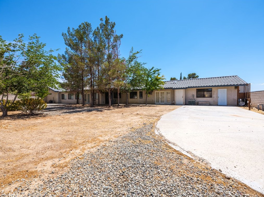 14795 Apple Valley Rd, Apple Valley CA  92307-5105 exterior