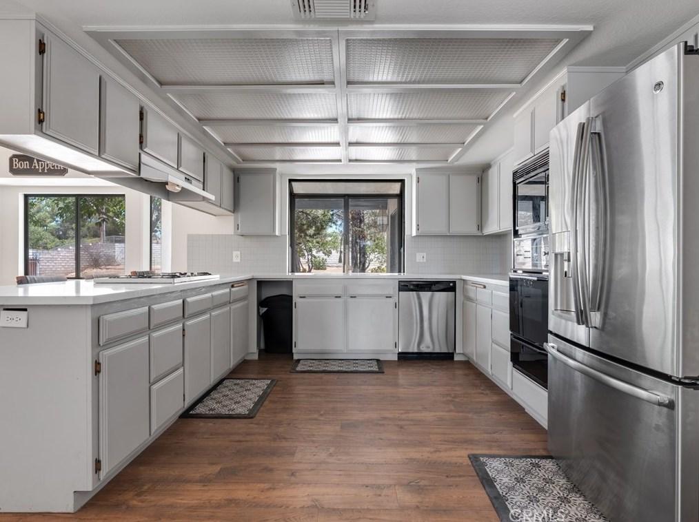 14795 Apple Valley Rd, Apple Valley CA  92307-5105 exterior