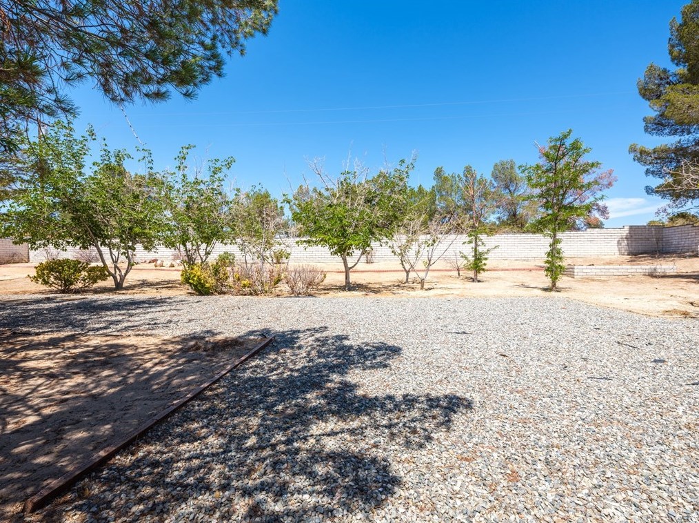 14795 Apple Valley Rd, Apple Valley CA  92307-5105 exterior