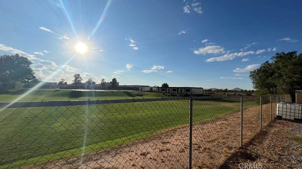 22020 Nisqually Rd, Apple Valley CA  92308-5785 exterior