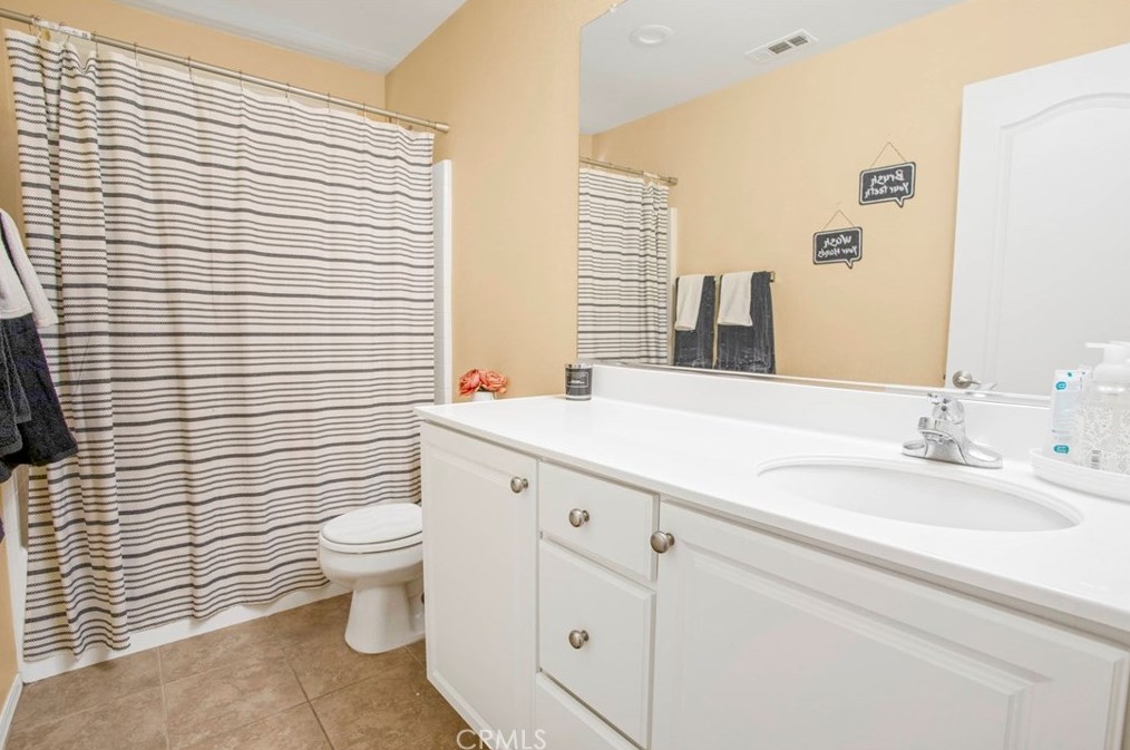 13151 Sunland St, Hesperia CA  92344-9215 exterior