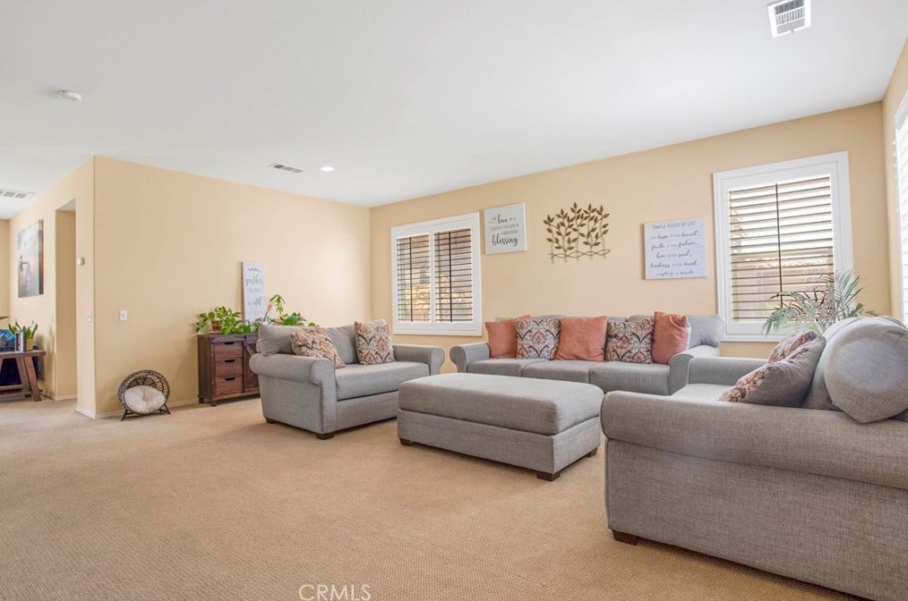 13151 Sunland St, Hesperia CA  92344-9215 exterior