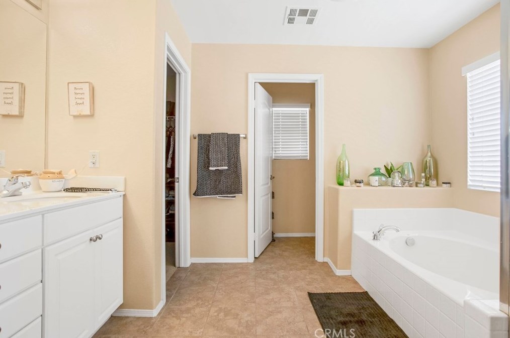 13151 Sunland St, Hesperia CA  92344-9215 exterior