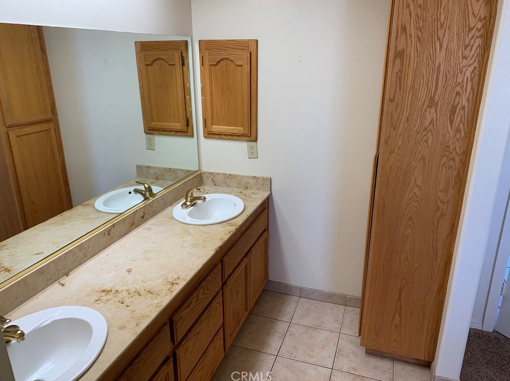 12848 Pawnee Rd, Apple Valley CA  92308-7237 exterior