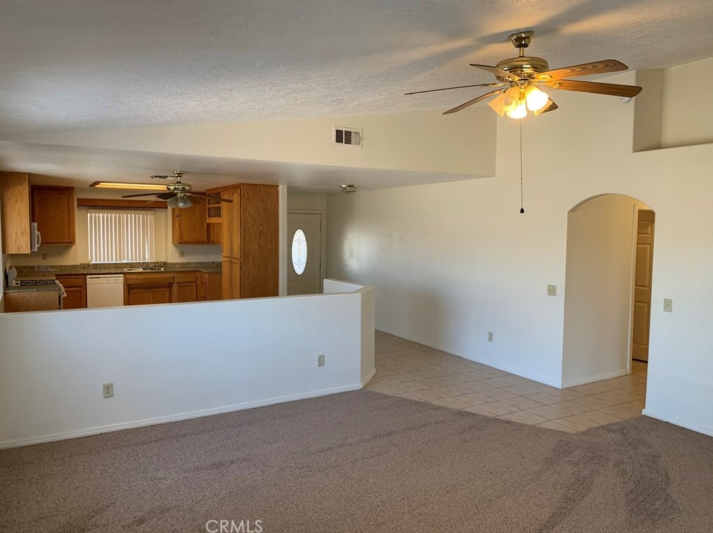 12848 Pawnee Rd, Apple Valley CA  92308-7237 exterior