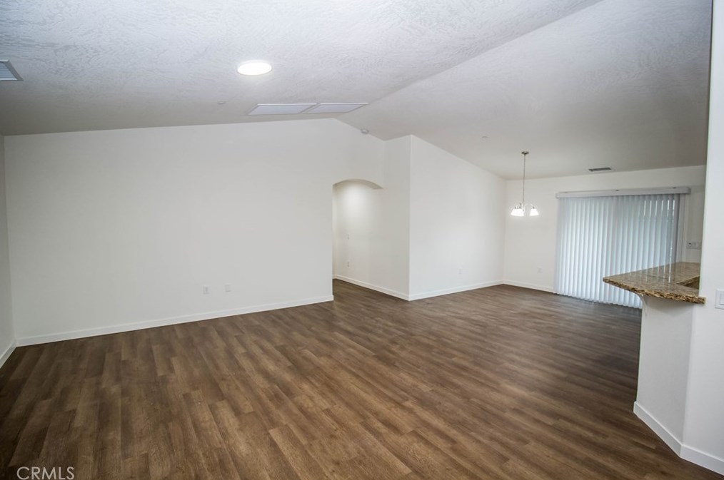 15560 Broken Bow Rd, Apple Valley CA  92307-2996 exterior