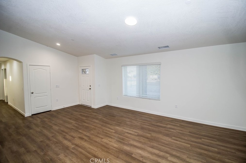 15560 Broken Bow Rd, Apple Valley CA  92307-2996 exterior