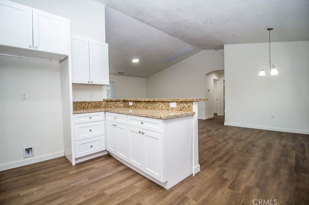 15560 Broken Bow Rd, Apple Valley CA  92307-2996 exterior