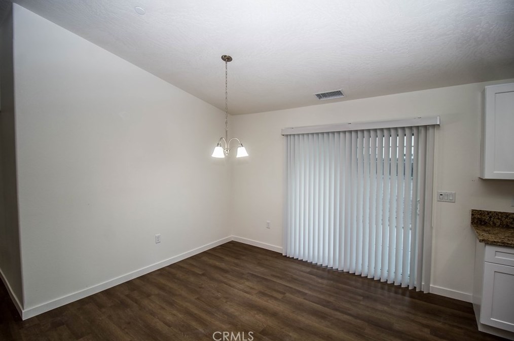 15560 Broken Bow Rd, Apple Valley CA  92307-2996 exterior