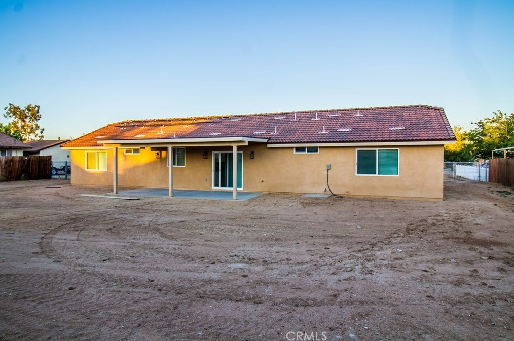 15560 Broken Bow Rd, Apple Valley CA  92307-2996 exterior