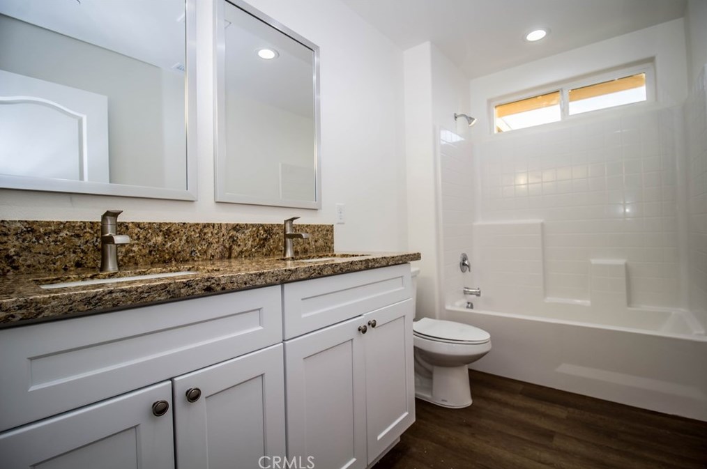 15560 Broken Bow Rd, Apple Valley CA  92307-2996 exterior