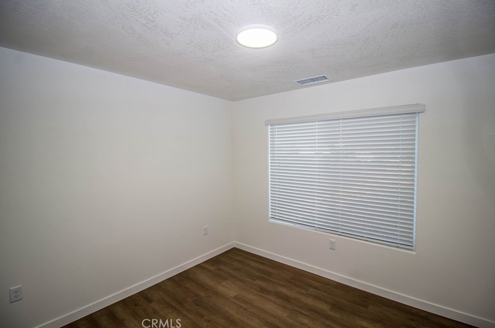 15560 Broken Bow Rd, Apple Valley CA  92307-2996 exterior