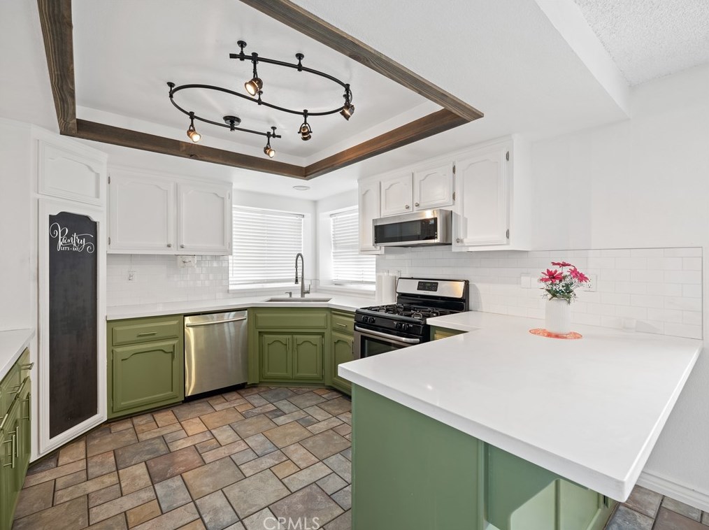 32564 Emerald Rd, Lucerne Valley CA  92356-7635 exterior