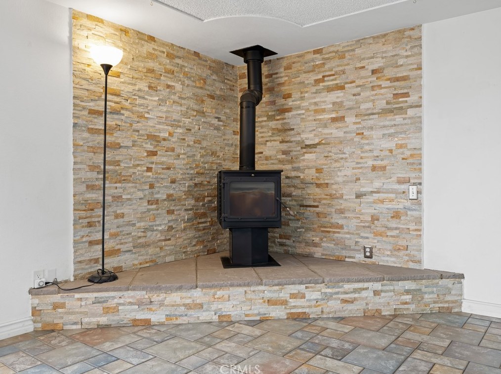 32564 Emerald Rd, Lucerne Valley CA  92356-7635 exterior