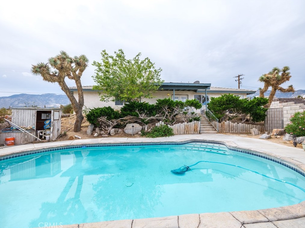 32564 Emerald Rd, Lucerne Valley CA  92356-7635 exterior
