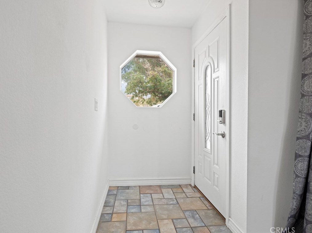 32564 Emerald Rd, Lucerne Valley CA  92356-7635 exterior