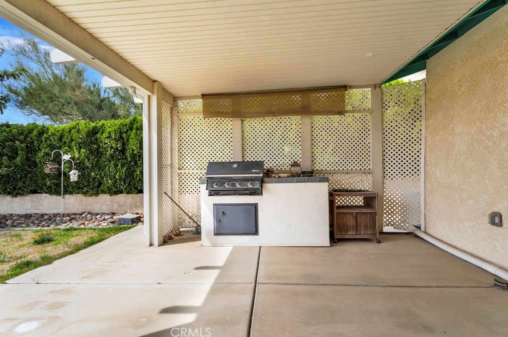 18351 Orange St, Hesperia CA  92345-6632 exterior