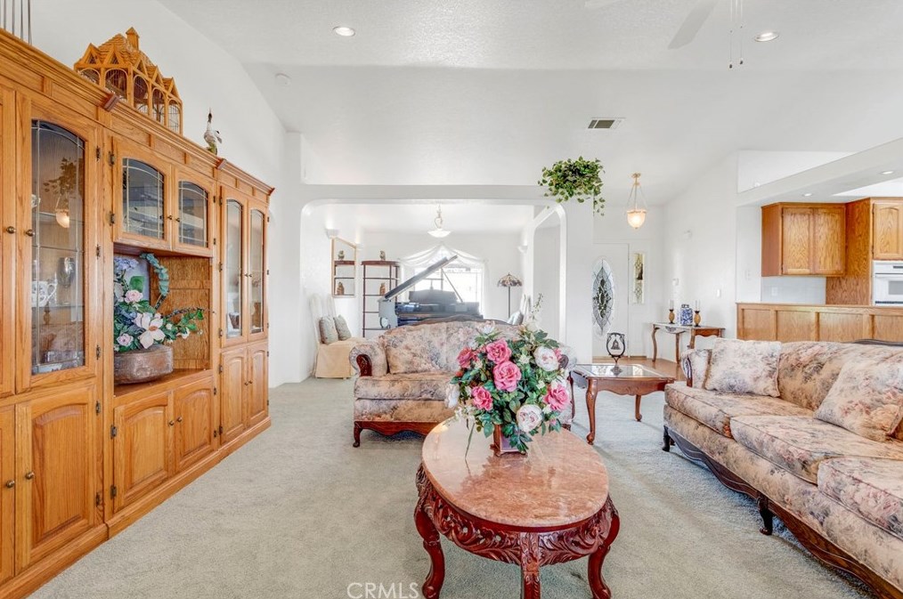 18351 Orange St, Hesperia CA  92345-6632 exterior