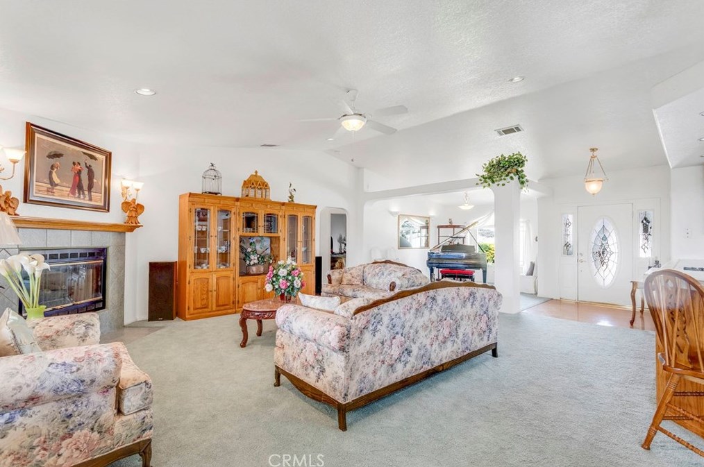 18351 Orange St, Hesperia CA  92345-6632 exterior