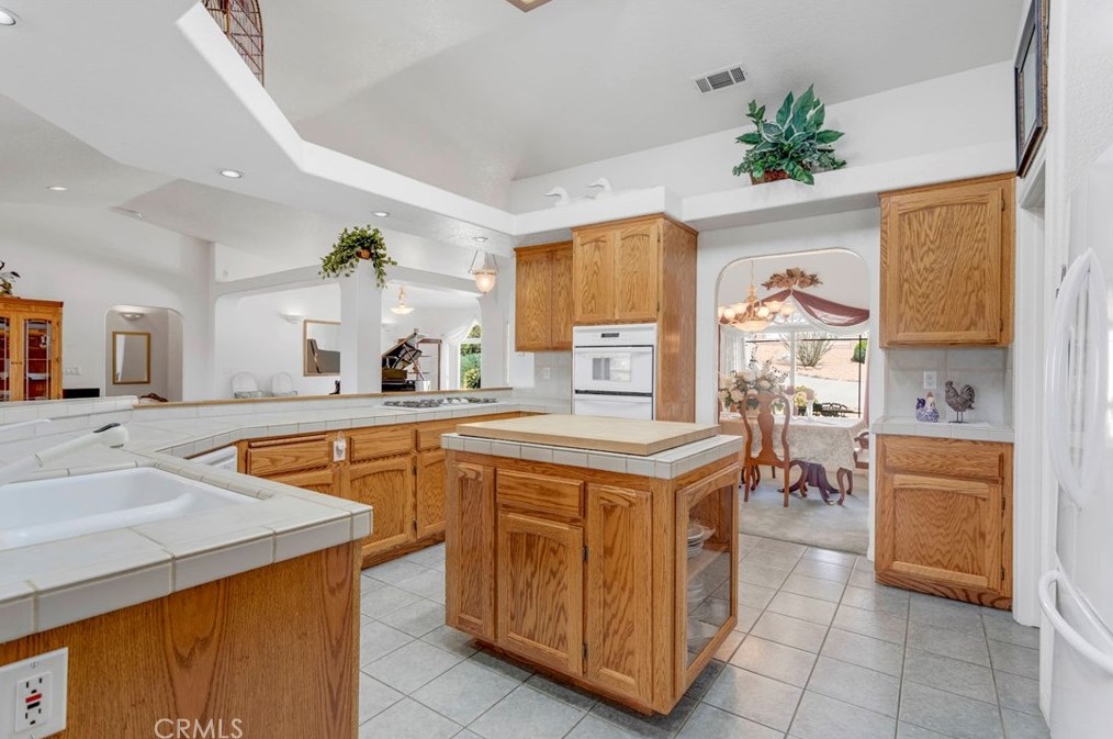 18351 Orange St, Hesperia CA  92345-6632 exterior