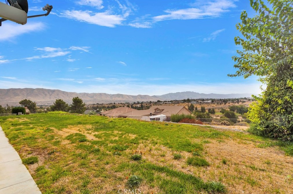 18351 Orange St, Hesperia CA  92345-6632 exterior