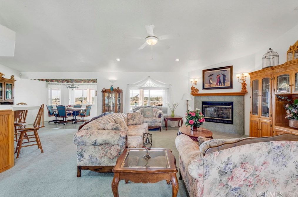 18351 Orange St, Hesperia CA  92345-6632 exterior