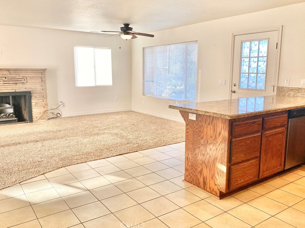 10025 Mountain Rd, Pinon Hills CA  92372-9393 exterior