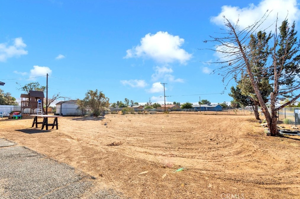 14731 Pawnee Rd, Apple Valley CA  92307-4028 exterior